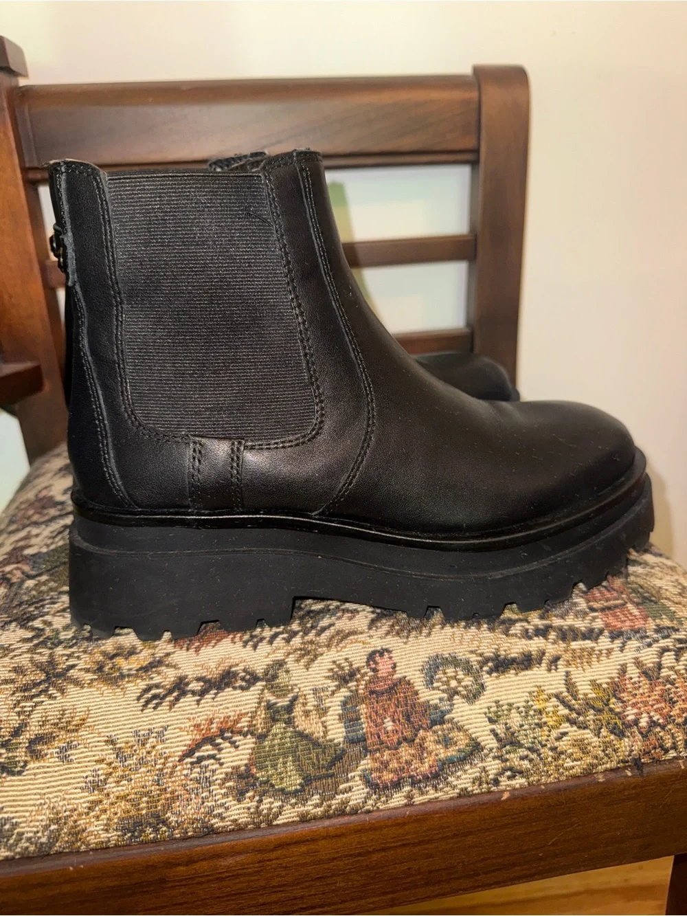 Aldo Black Chunky Lug Sole Chelsea Ankle Boots Water Resistant Women’s 7